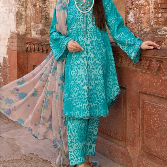 Chrizma lawn 3 pc - Picture 1 of 2